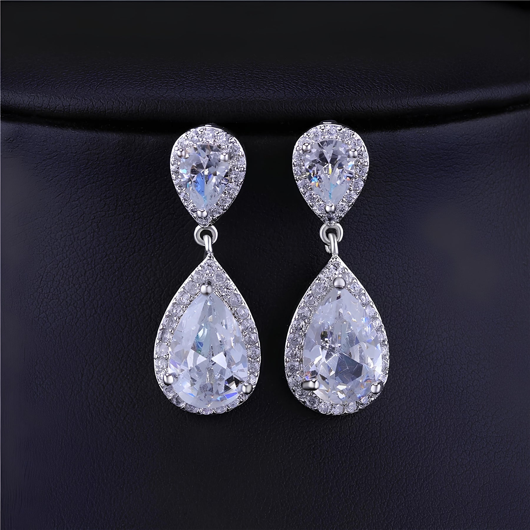 Conjunto de Joias Majestade – Brincos e Colar Gota de Cristal