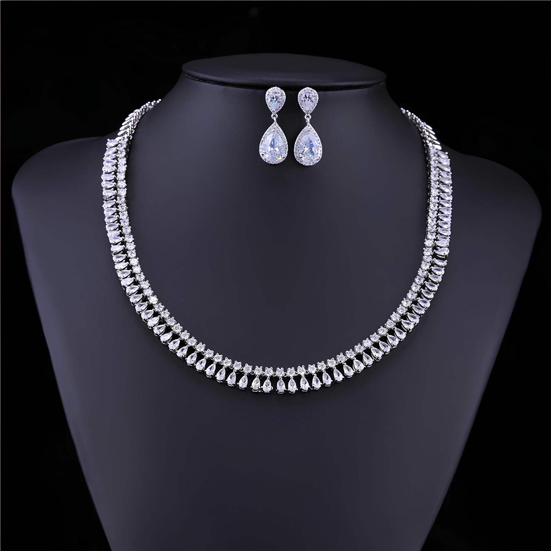 Conjunto de Joias Majestade – Brincos e Colar Gota de Cristal