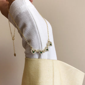 Colar Amuleto Dourado