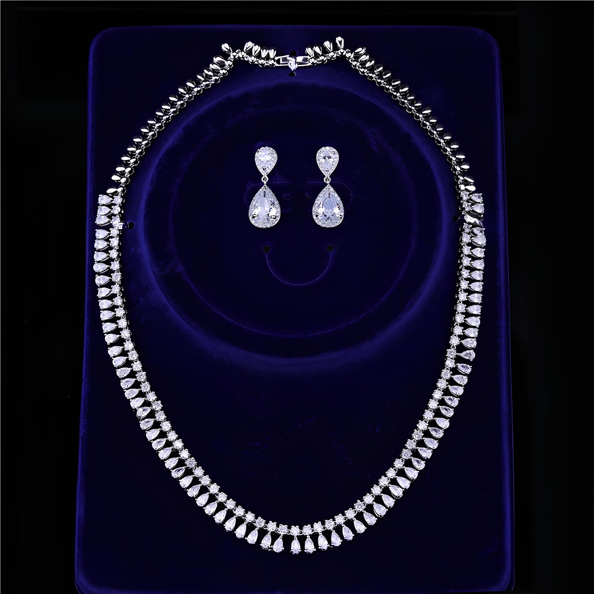 Conjunto de Joias Majestade – Brincos e Colar Gota de Cristal