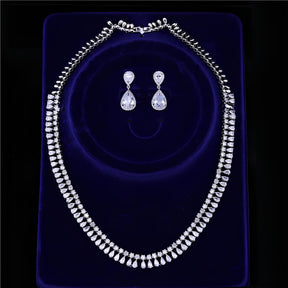 Conjunto de Joias Majestade – Brincos e Colar Gota de Cristal