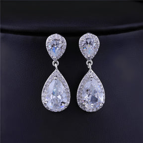 Conjunto de Joias Majestade – Brincos e Colar Gota de Cristal