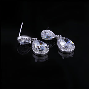 Conjunto de Joias Majestade – Brincos e Colar Gota de Cristal