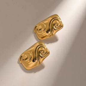Brinco Esculpido Dourado