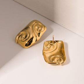 Brinco Esculpido Dourado