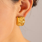 Brinco Esculpido Dourado